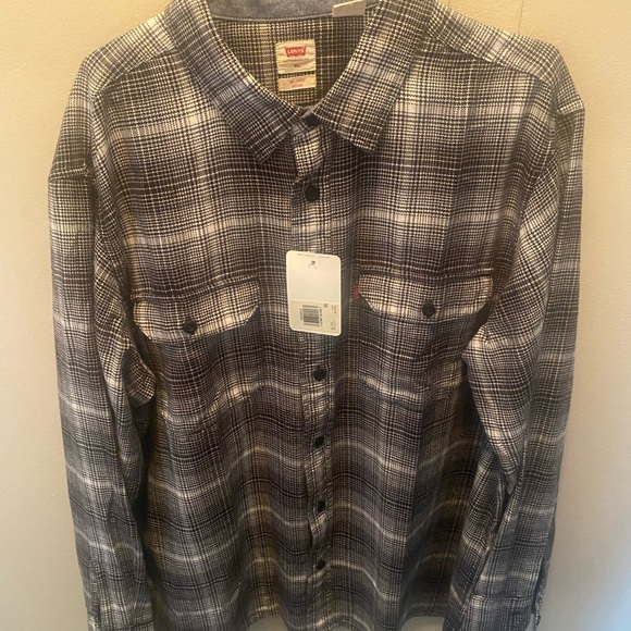 NWT Levi’s Black and Grey Plaid Shirt. Brand New - Picture 2 of 9